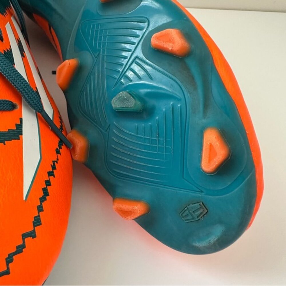 Adidas Messi Cleats - Picture 15 of 16